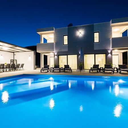 Villa Sky - Heating Pool Kaštel Novi Buitenkant foto