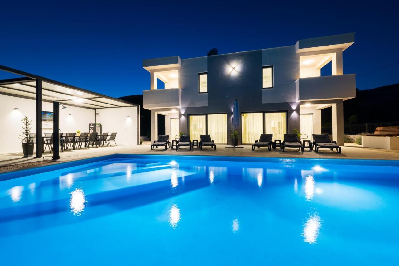 Villa Sky - Heating Pool Kaštel Novi Buitenkant foto