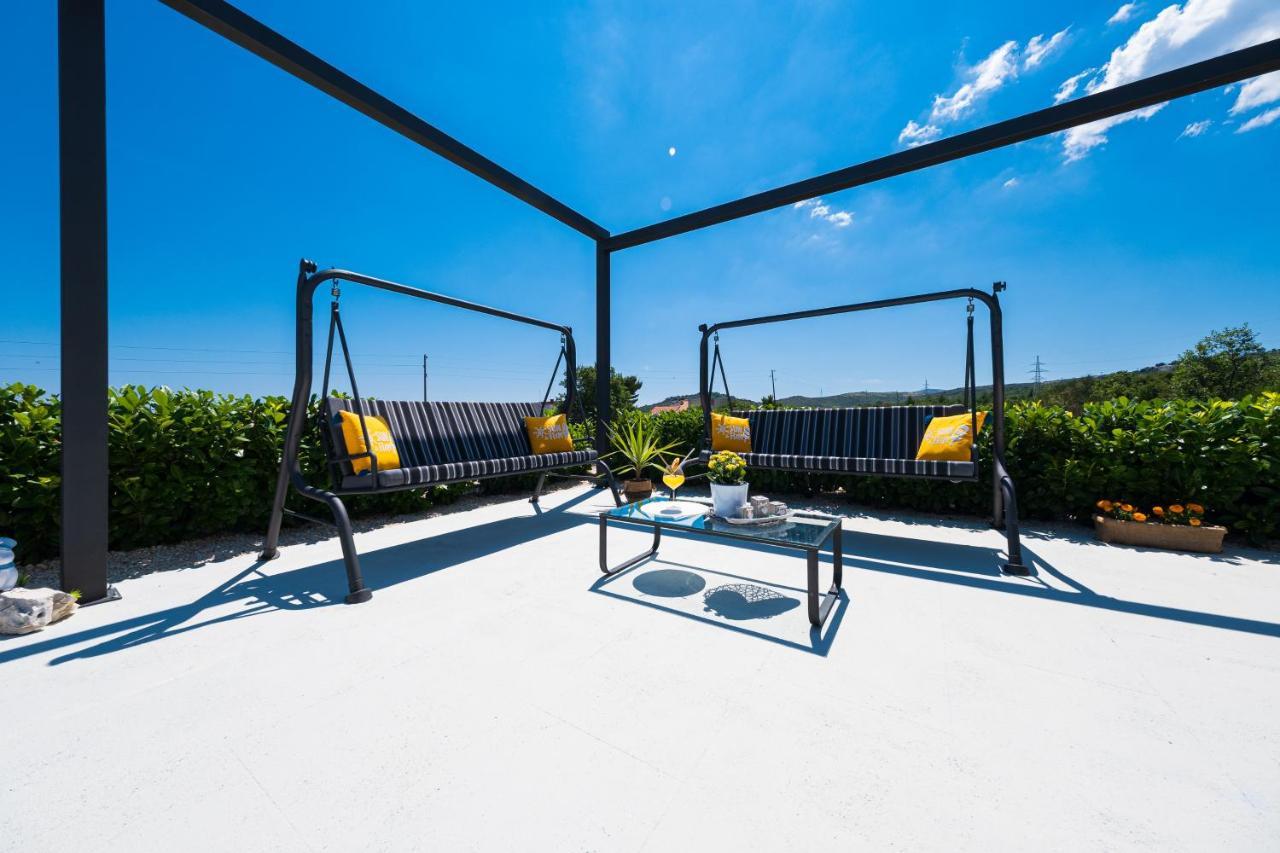 Villa Sky - Heating Pool Kaštel Novi Buitenkant foto
