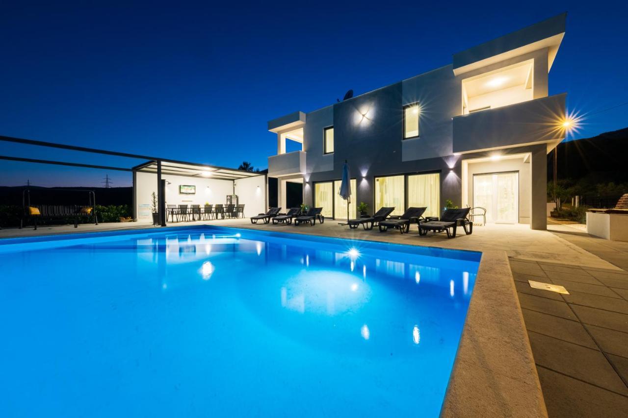 Villa Sky - Heating Pool Kaštel Novi Buitenkant foto
