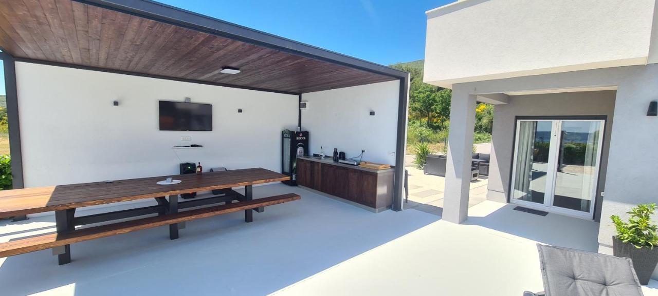 Villa Sky - Heating Pool Kaštel Novi Buitenkant foto