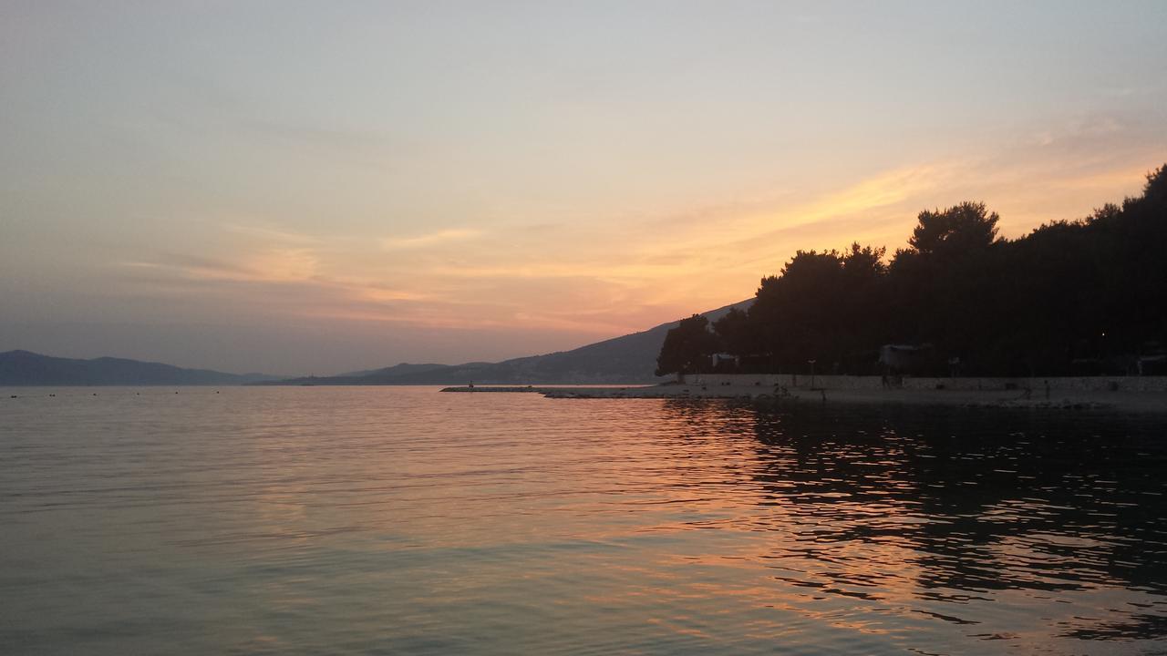 Villa Sky - Heating Pool Kaštel Novi Buitenkant foto