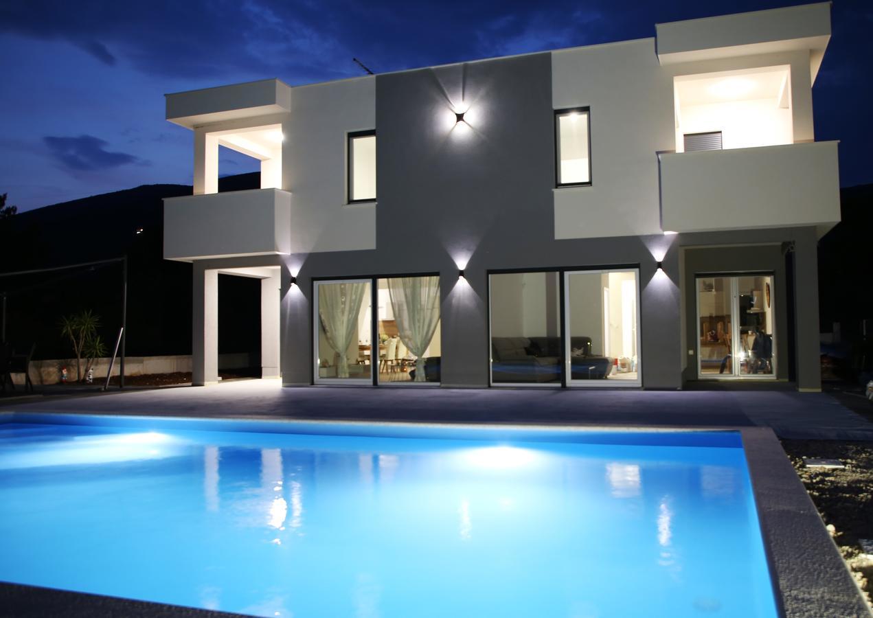 Villa Sky - Heating Pool Kaštel Novi Buitenkant foto