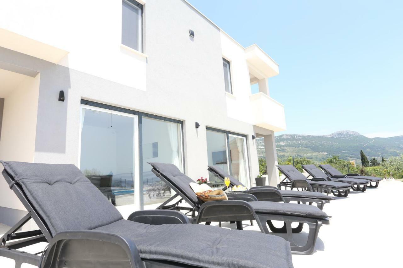 Villa Sky - Heating Pool Kaštel Novi Buitenkant foto