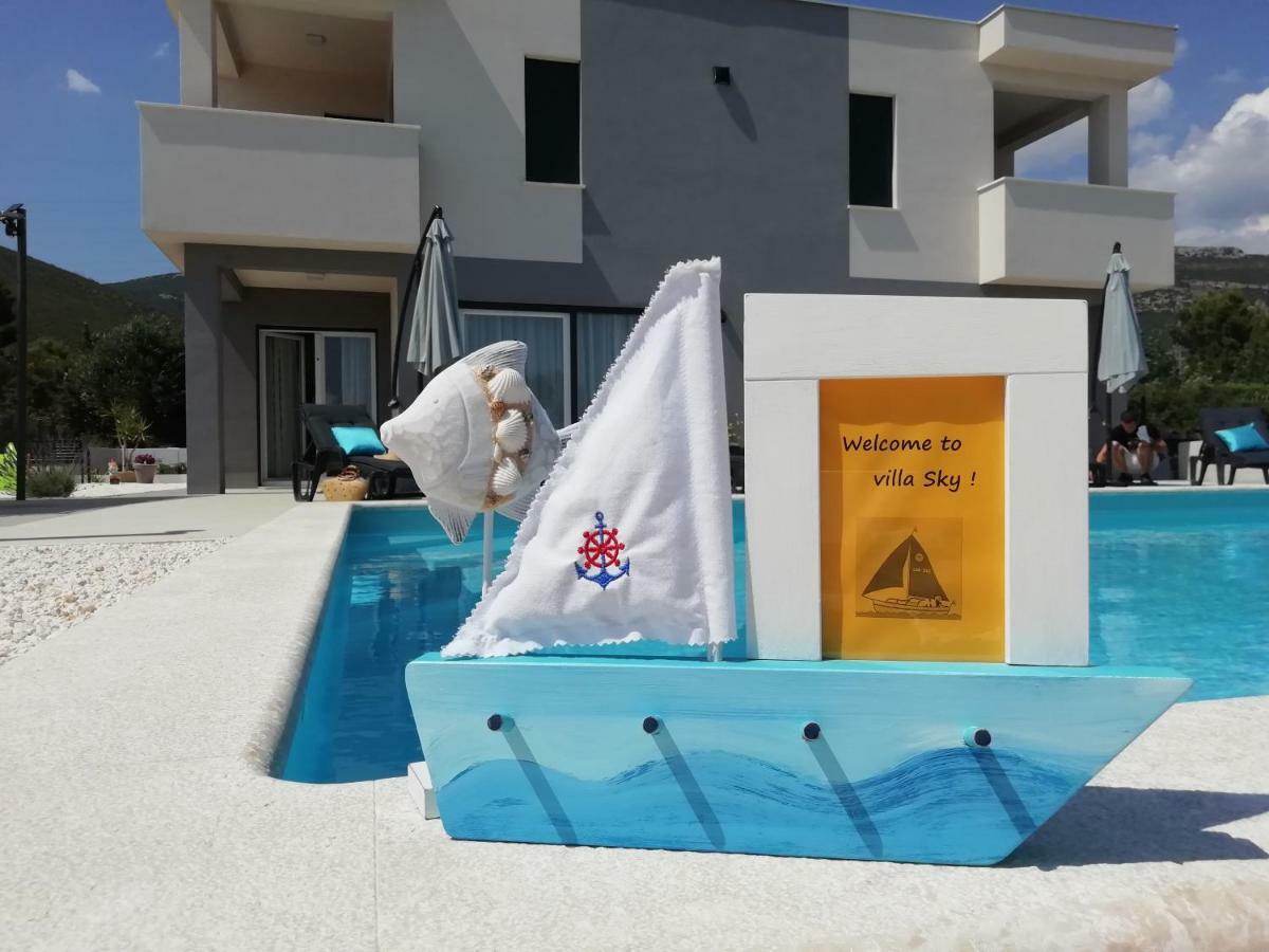 Villa Sky - Heating Pool Kaštel Novi Buitenkant foto